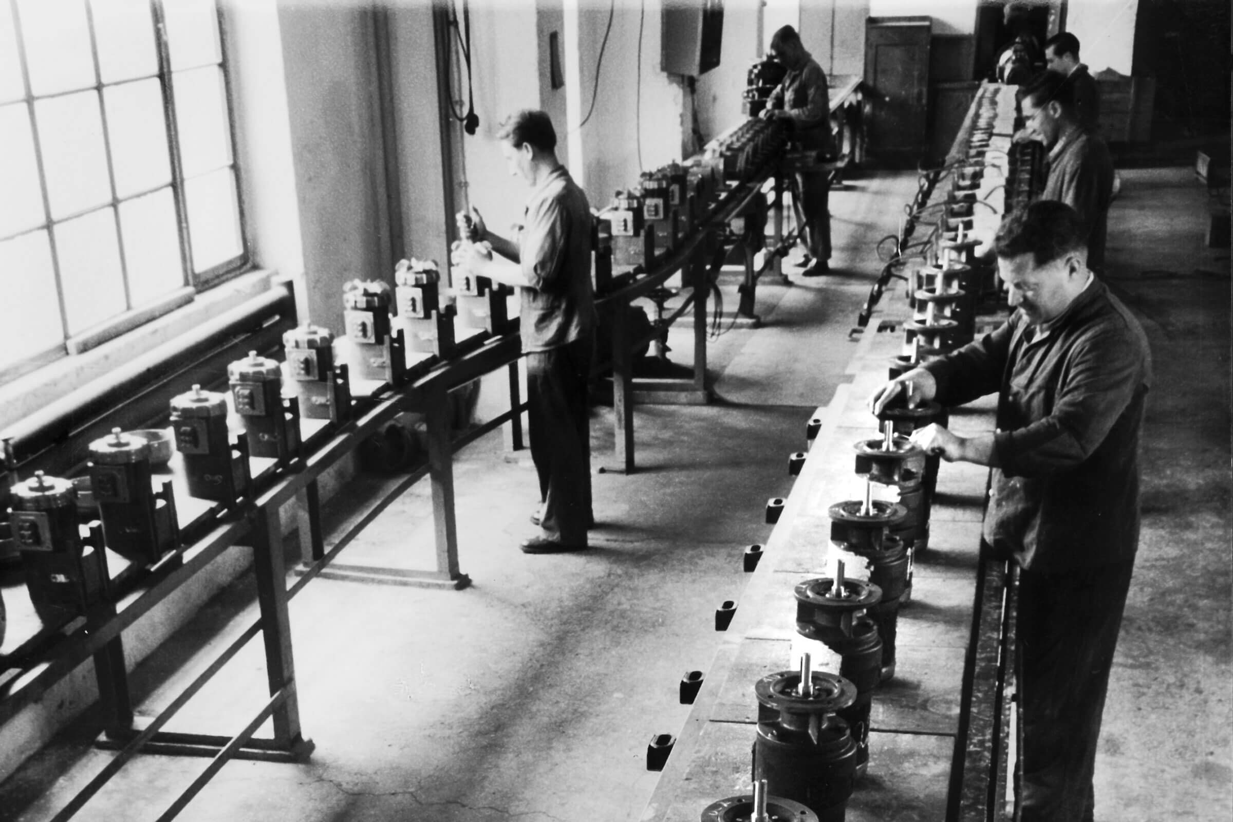 خط تولید موتور sew در سال 1940